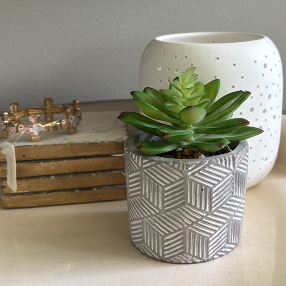 Gold and White Cross Ring - Picture 2 of 3